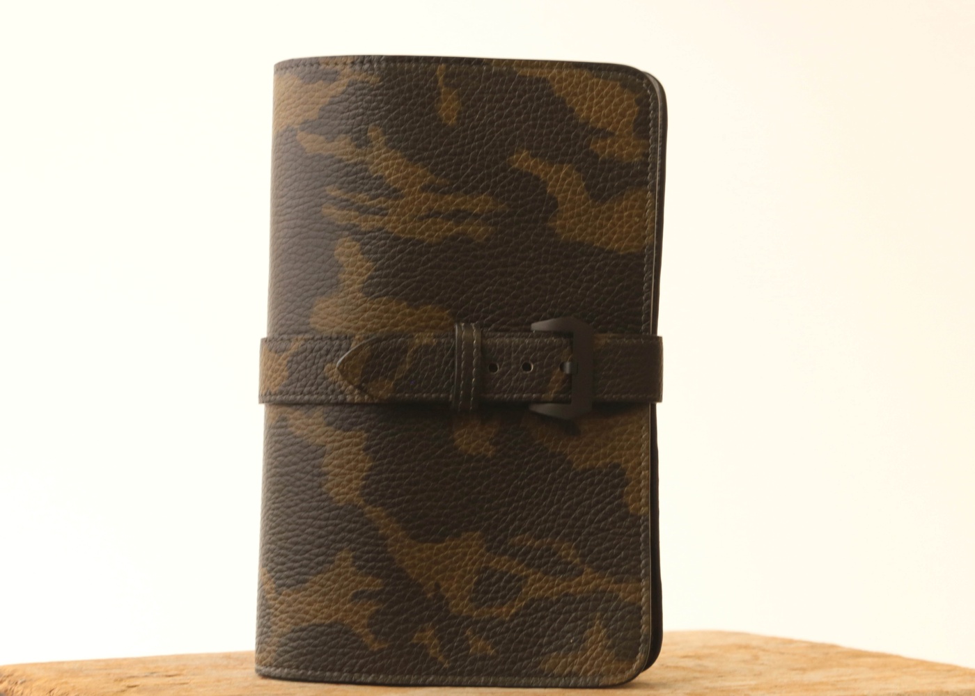 CALF SKIN CAMO WALLET & DOCUMENT HOLDER nyc